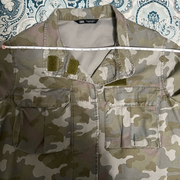 Zara Cropped Green Raw Hem Velcro Pocket Camo Print Army Utility Jacket (Sz M) - Picture 12 of 15